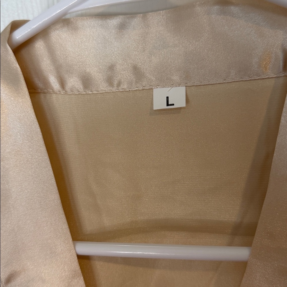 Elegant Champaign color kimono style Satin Robe. New. Never been worn L pockets - Picture 2 of 5